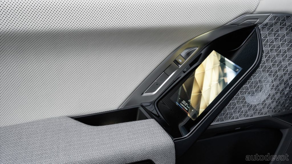 2023-BMW-7-Series-i7-xDrive60_interior_door_armrest_display