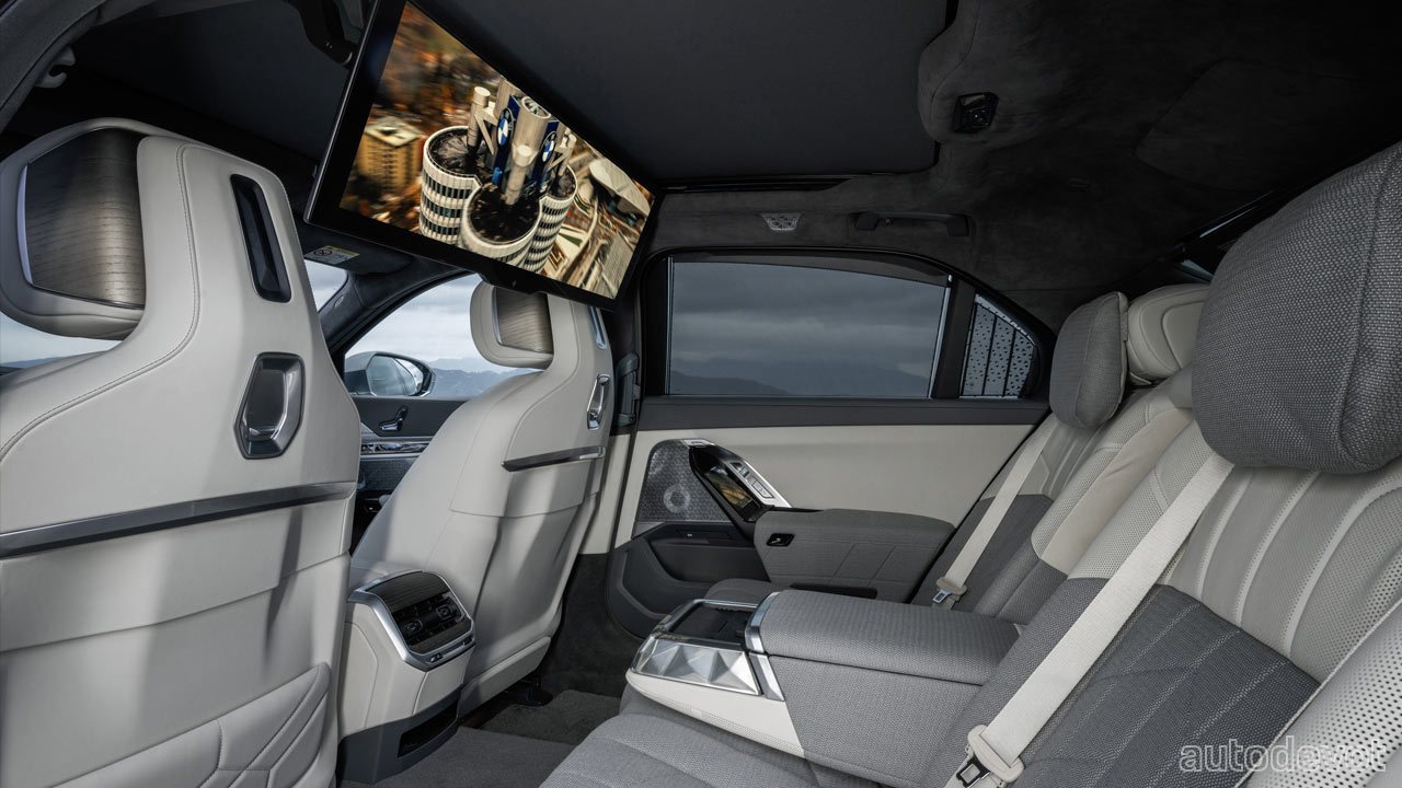 2023-BMW-7-Series-i7-xDrive60_interior_rear_seat_display