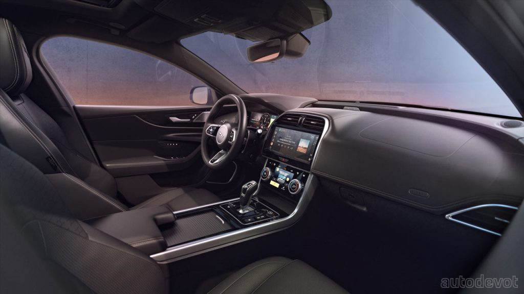 Jaguar-XE-300-Sport-Carpathian-Grey_interior_2
