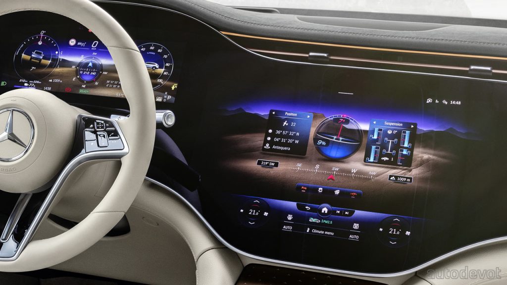 Mercedes-Benz-EQS-SUV_interior_touchscreen