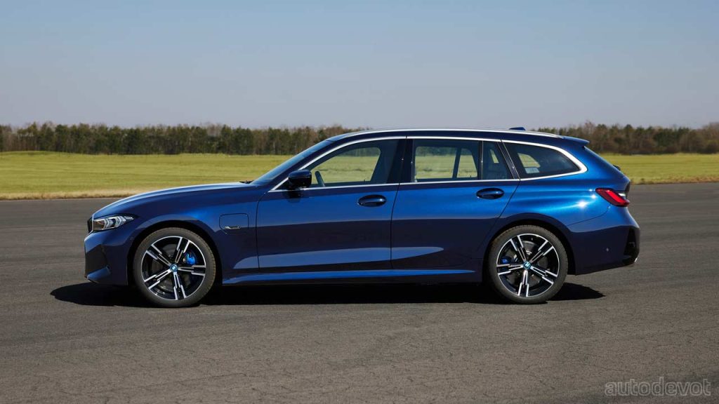2023-BMW-3-Series-Touring_side