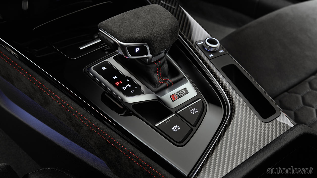 Audi-RS-5-Coupé-with-competition-plus-package_interior_centre_console