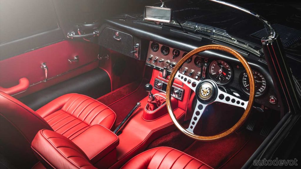 1965-Series-1-Jaguar-E-Type-roadster_interior_seats