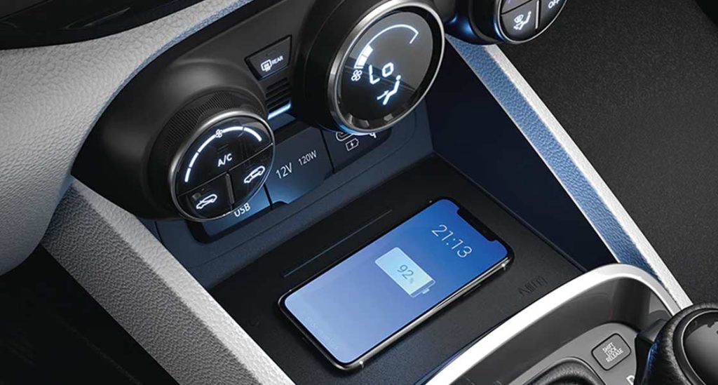 2022-Hyundai-Venue-facelift_interior_wireless_smartphone_charging