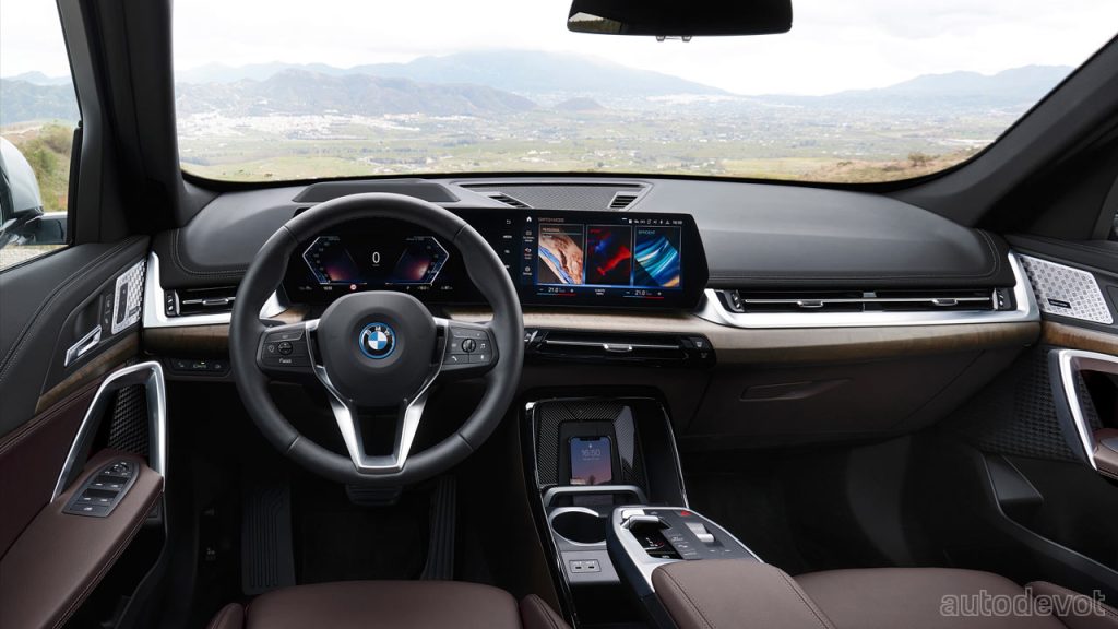 2023-BMW-iX1-xDrive30_interior