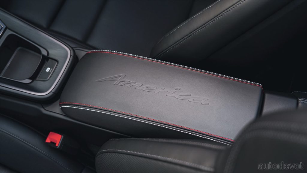 Porsche-911-Carrera-GTS-Cabriolet-America-edition_interior_centre_console