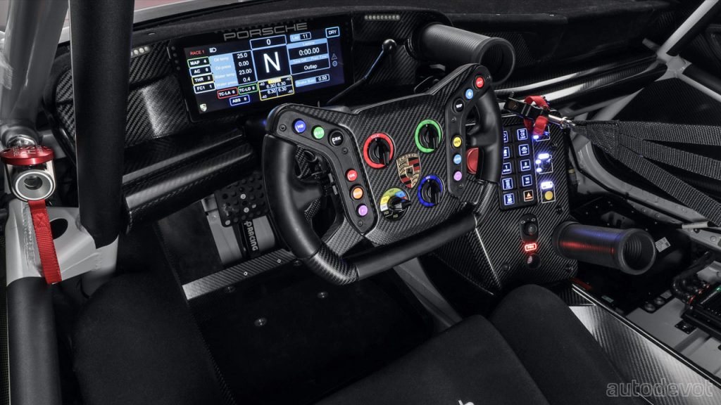 992-Porsche-911-GT3-R_interior_steering