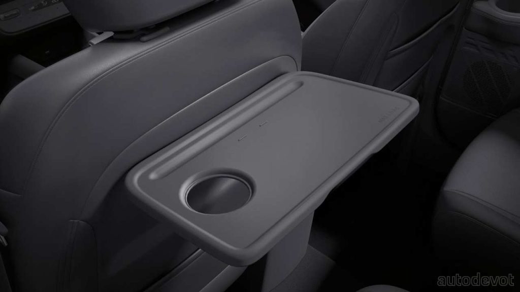 Hyundai-Stargazer-MPV_interior_rear_tray