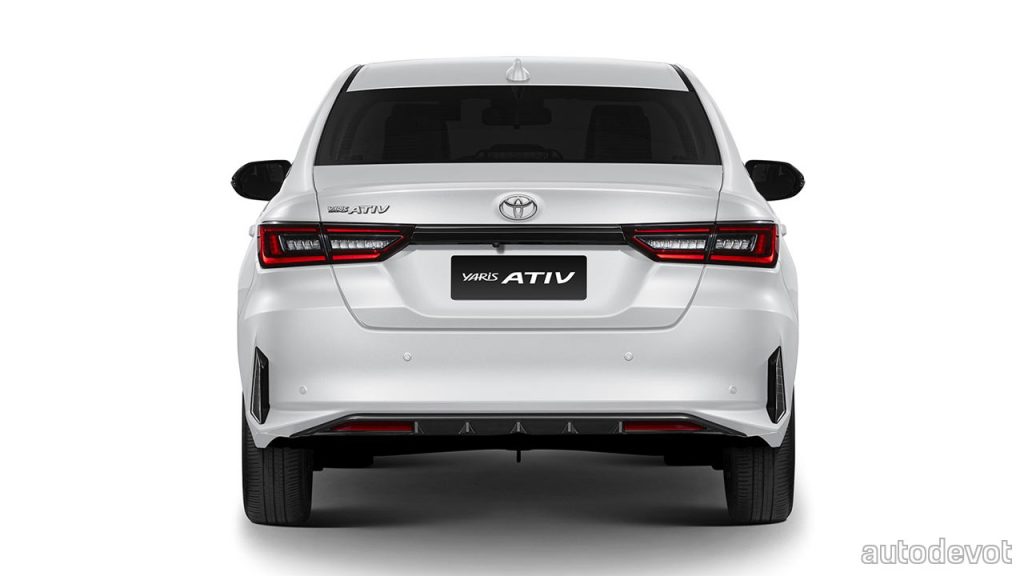 2022-Toyota-Yaris-Ativ_rear