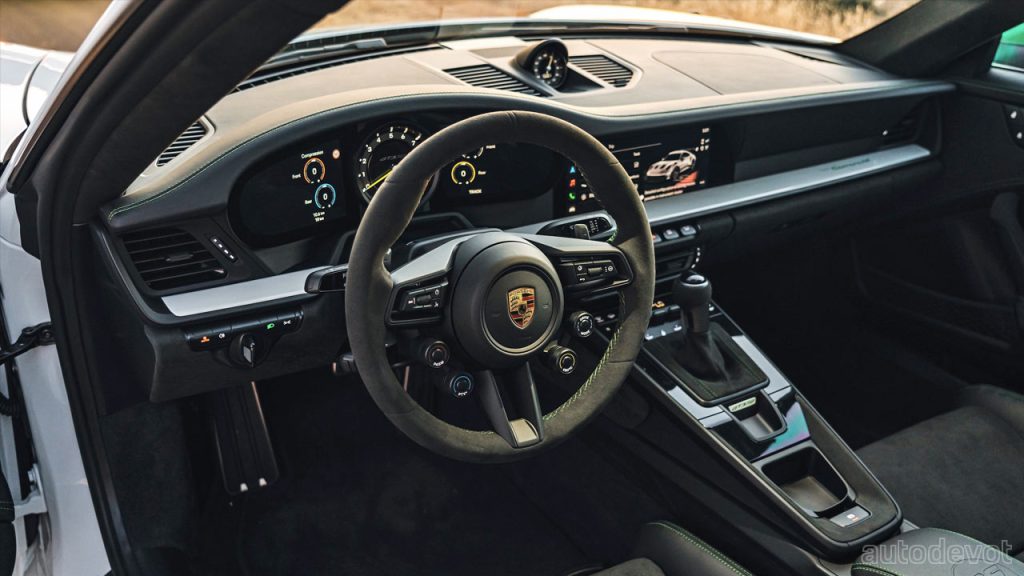 2023-Porsche-911-GT3-RS-50-years-of-Carrera-RS-2.7_interior