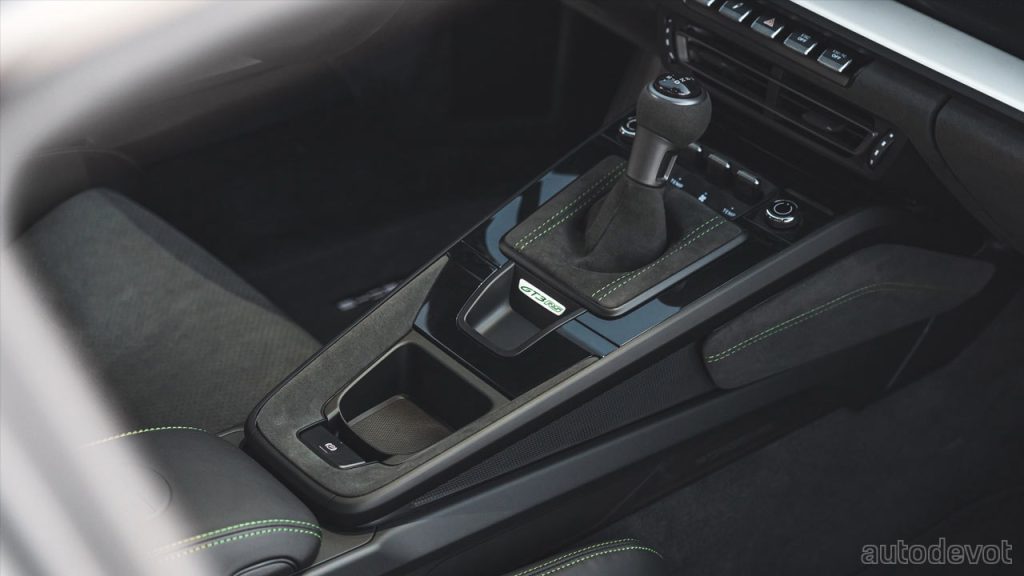 2023-Porsche-911-GT3-RS-50-years-of-Carrera-RS-2.7_interior_centre_console