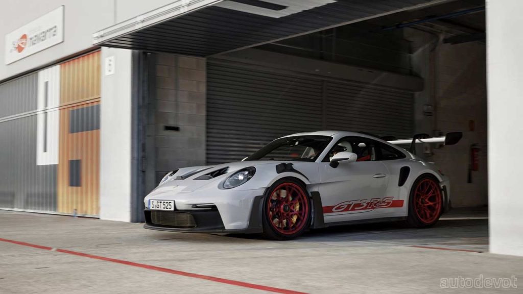 2023-Porsche-911-GT3-RS_3