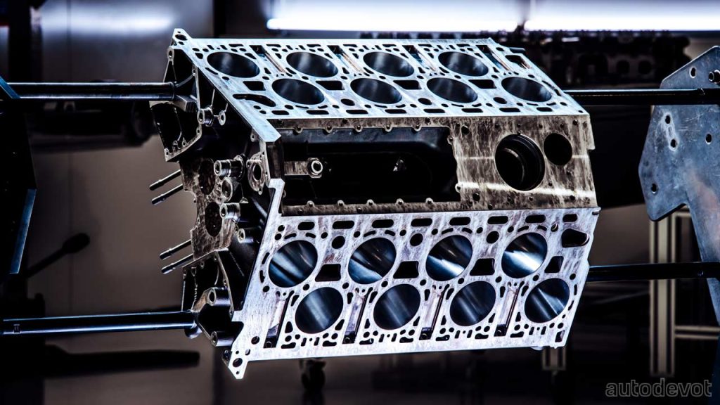Bugatti-W16-engine_6