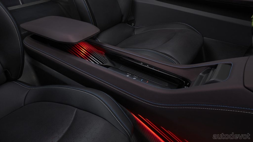 Dodge-Charger-Daytona-SRT-Concept_interior_rear_centre_console