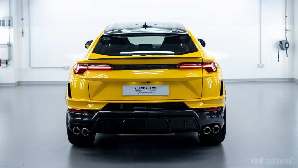 Lamborghini-Urus-Performante_rear
