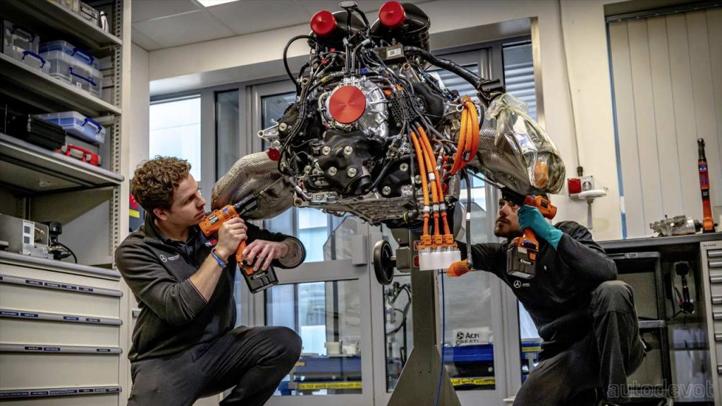 Mercedes-AMG-ONE-production-begins_engine_2