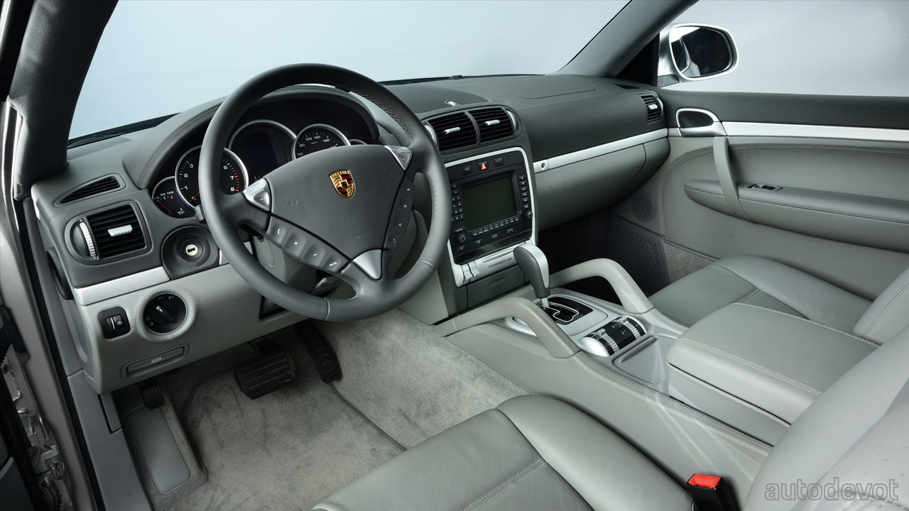 Porsche-Cayenne-convertible_interior