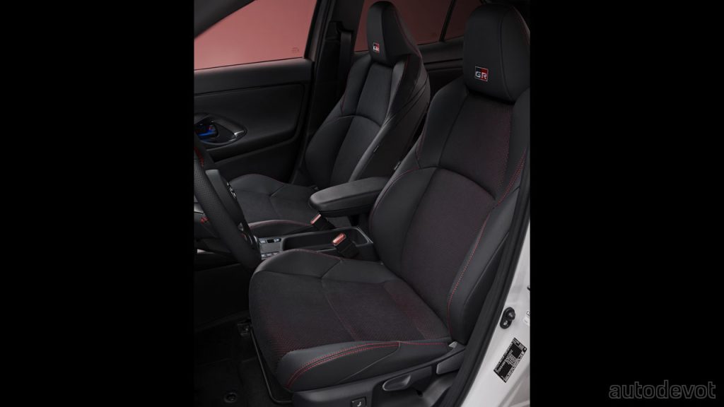 2022-Toyota-Yaris-Cross-GR-Sport_interior_front_seats