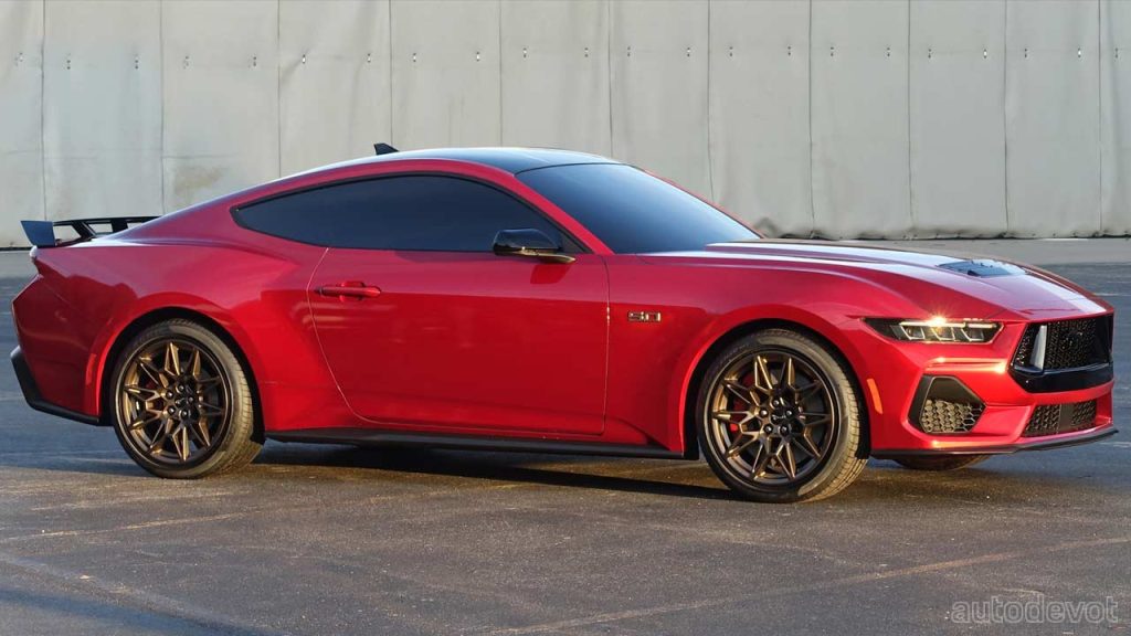 2024-Ford-Mustang-GT_3