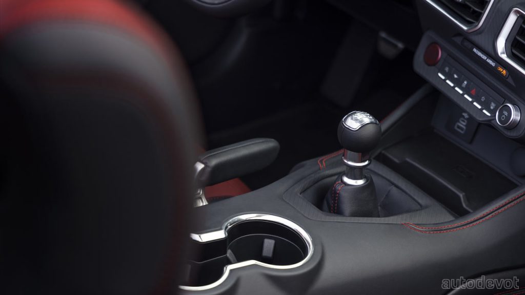 2024-Ford-Mustang-GT_interior_centre_console