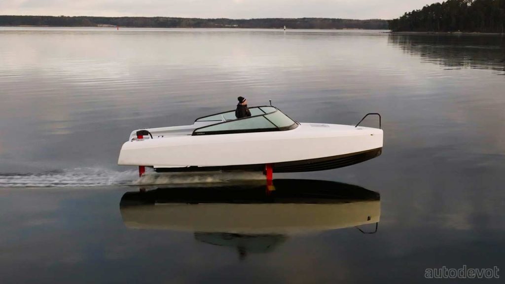 Candela-electric-hydrofoil-boat