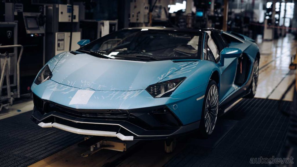 Last-Lamborghini-Aventador-September-2022_2