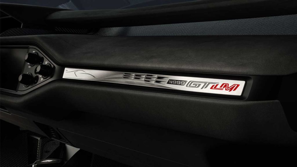 2022-Ford-GT-LM-Edition_interior_dashboard
