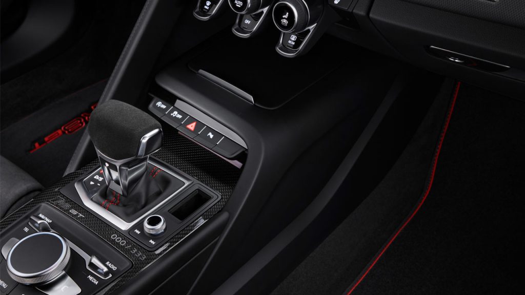 2023-Audi-R8-Coupé-V10-GT-RWD_interior_centre_console