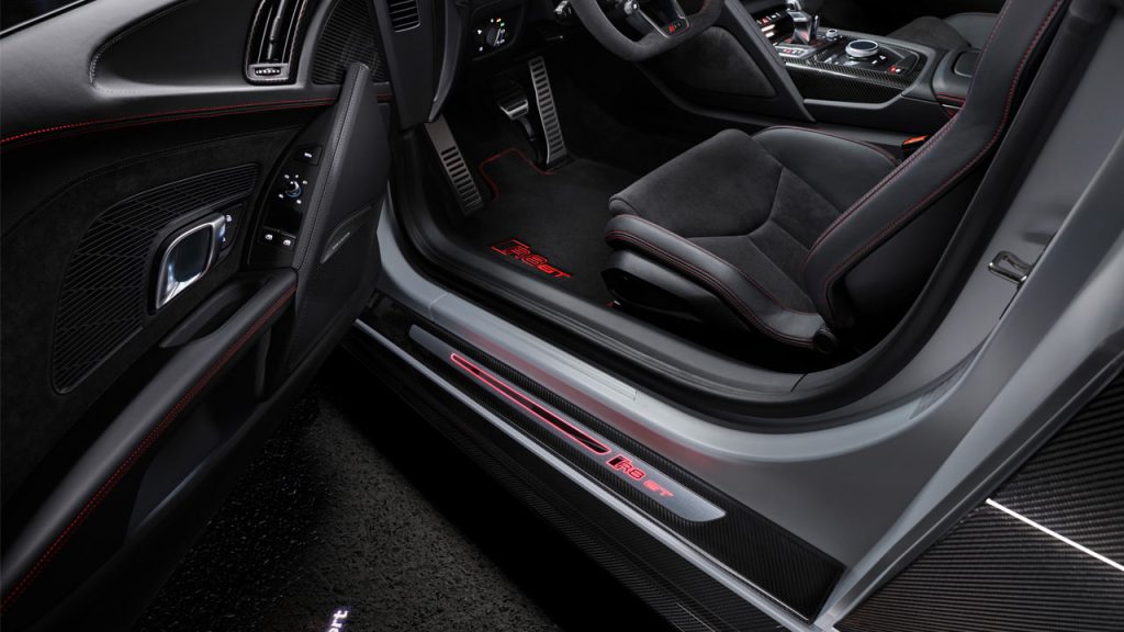 2023-Audi-R8-Coupé-V10-GT-RWD_interior_door_sill