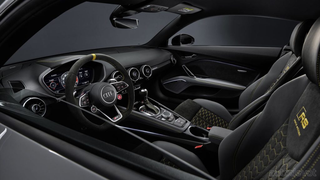 Audi-TT-RS-Coupé-iconic-edition_interior