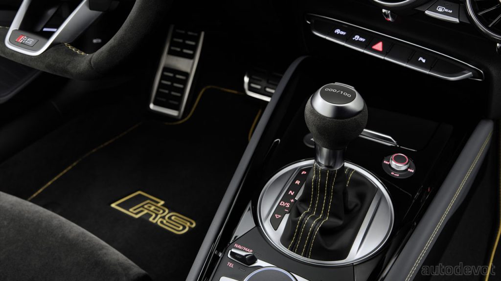 Audi-TT-RS-Coupé-iconic-edition_interior_gear_shifter