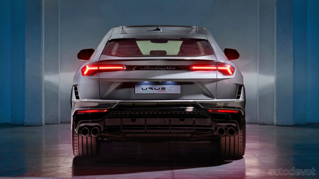 Lamborghini-Urus-S_rear