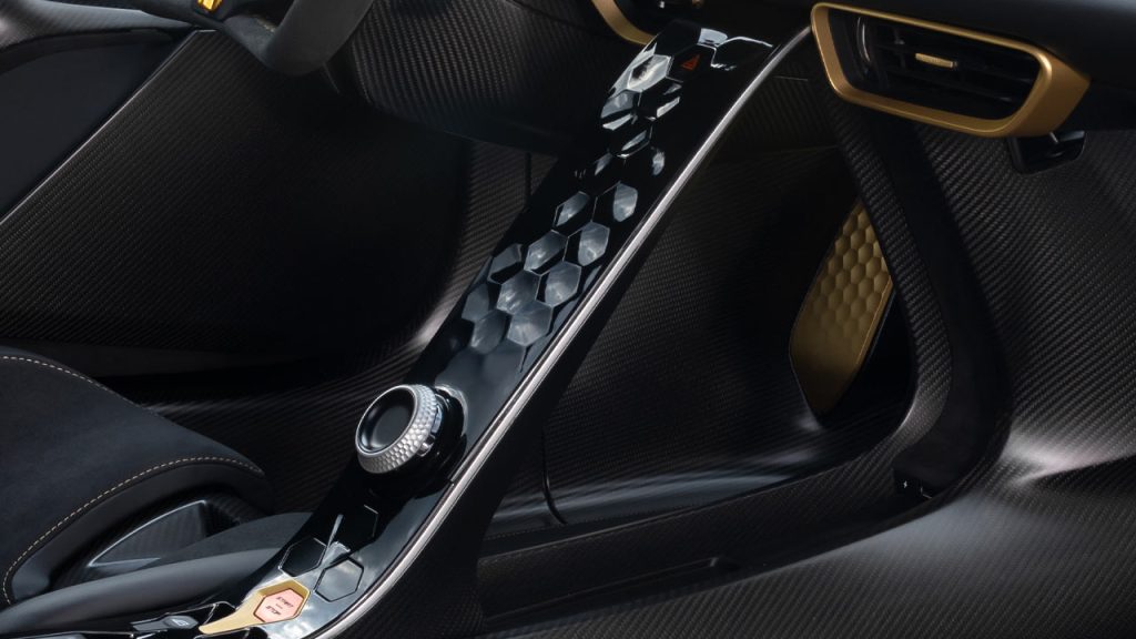 Lotus-Evija-Fittipaldi_interior_centre_console