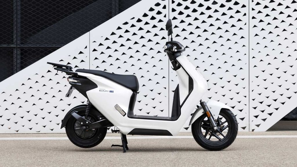 2023-Honda-EM1-e-electric-scooter_side