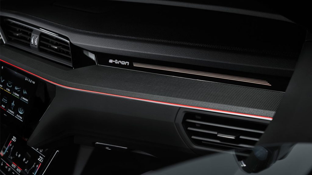 Audi-Q8-e-tron-quattro-interior-dashboard