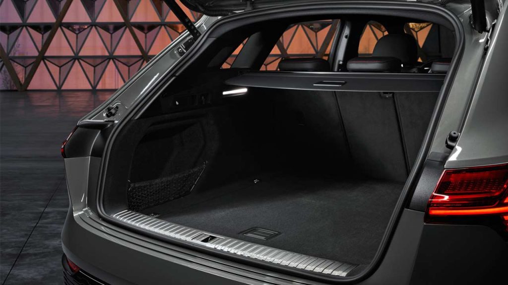 Audi-Q8-e-tron-quattro-interior_boot