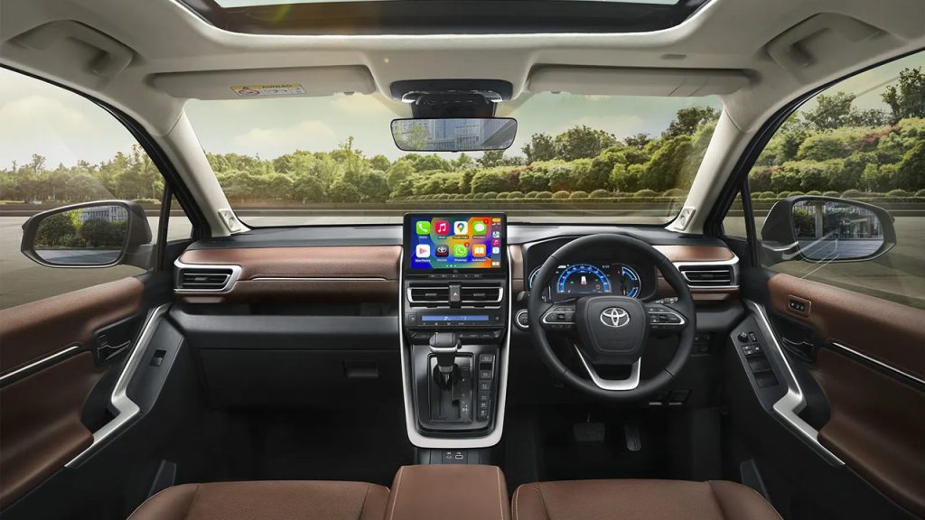 Toyota-Innova-HyCross_interior