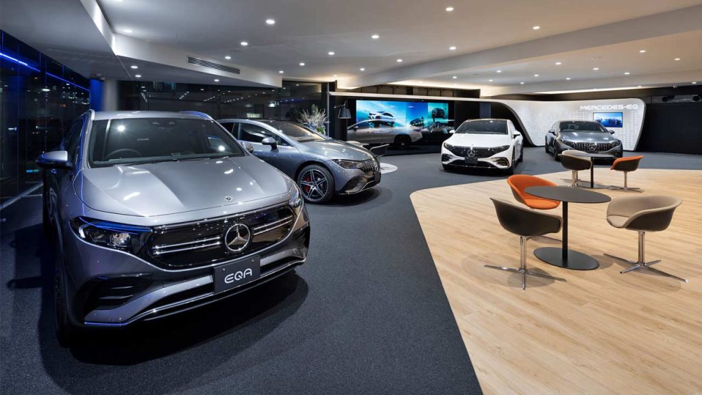 Mercedes-EQ-showroom-Japan-Mercedes-EQ-Yokohama_2
