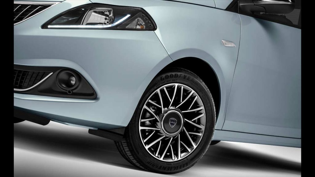 2023-Lancia-Ypsilon_wheels