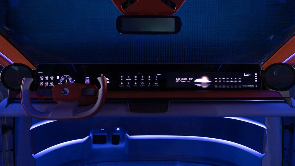 Snapdragon-Digital-Chassis-concept-car_interior