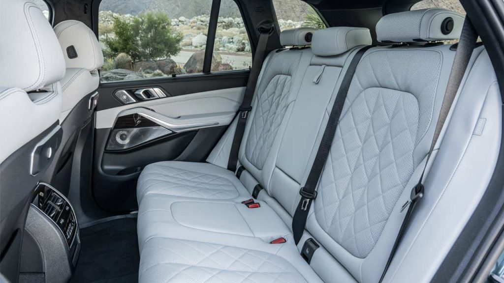 2023-BMW-X5-facelift_interior_rear_seats
