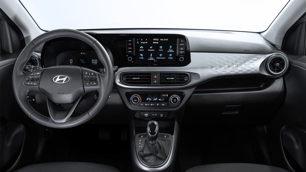 2023-Hyundai-i10_interior