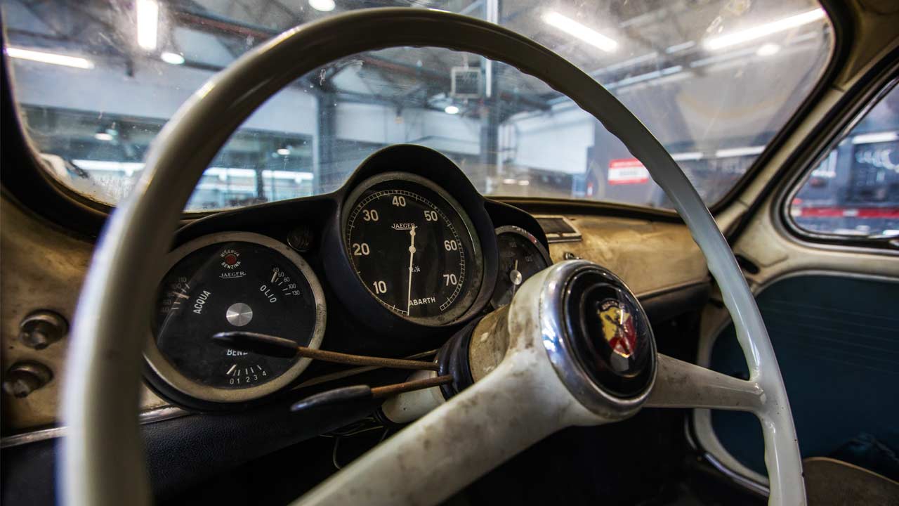 Fiat-Abarth-850-TC_interior