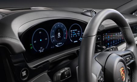 2023-2024-Porsche-Cayenne-interior_driver_display