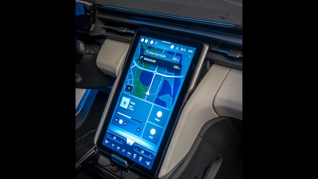 2023-Ford-Explorer-Electric_interior_touchscreen