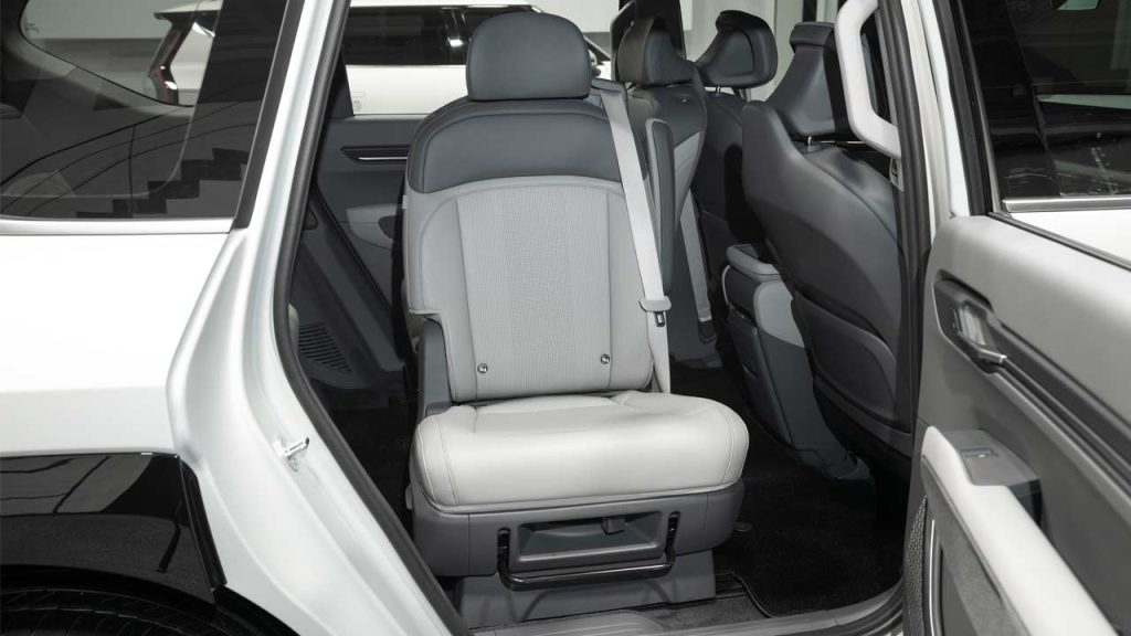 Kia-EV9-production-version_interior_rotating_seat
