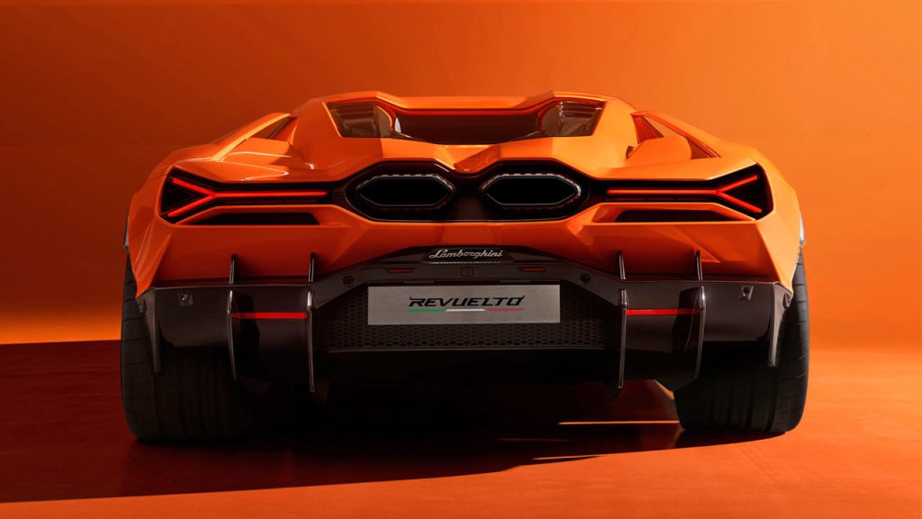 Lamborghini-Revuelto_rear