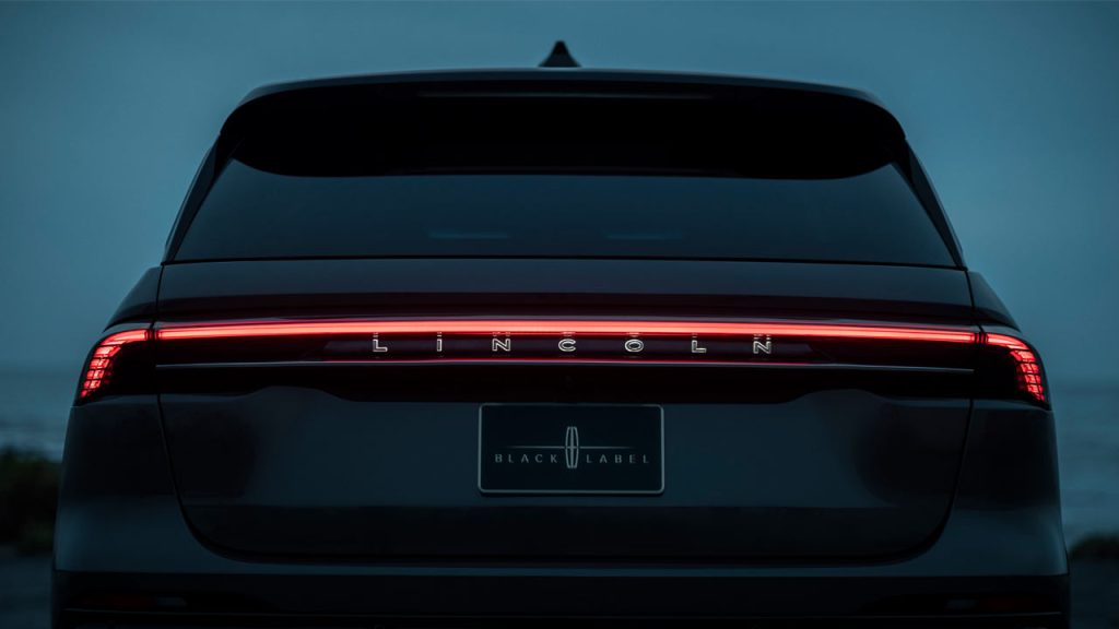 2024-Lincoln-Nautilus_rear_taillights