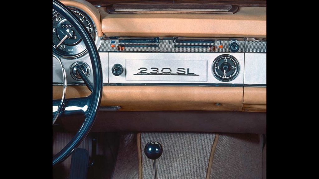 W-113-Mercedes-Benz-230-SL-Pagoda_interior_dashboard