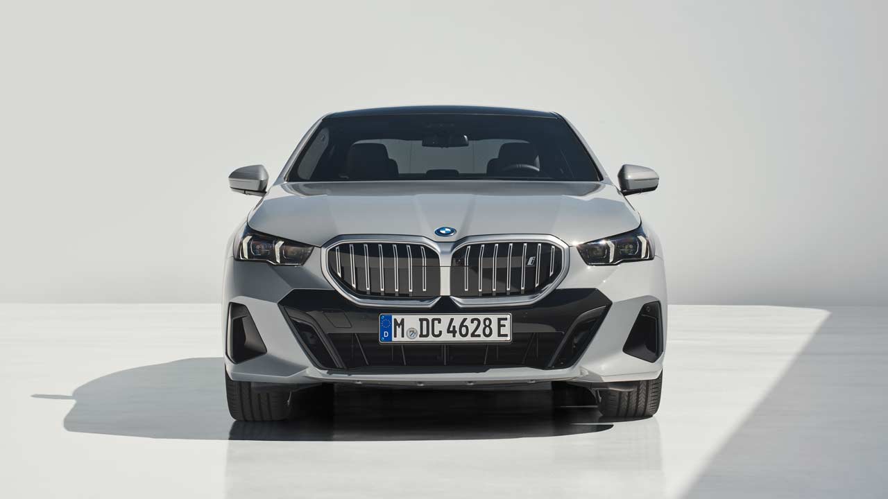 2024-BMW-i5-eDrive40_front